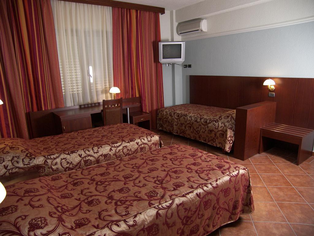 Hotel Elysee ติรานา ภายนอก รูปภาพ