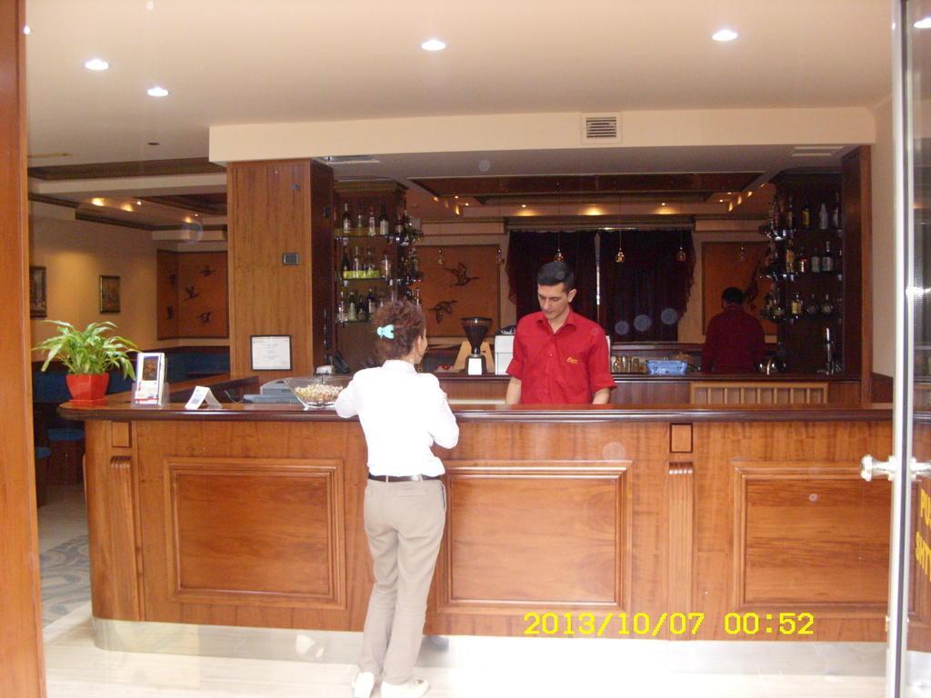 Hotel Elysee ติรานา ภายนอก รูปภาพ