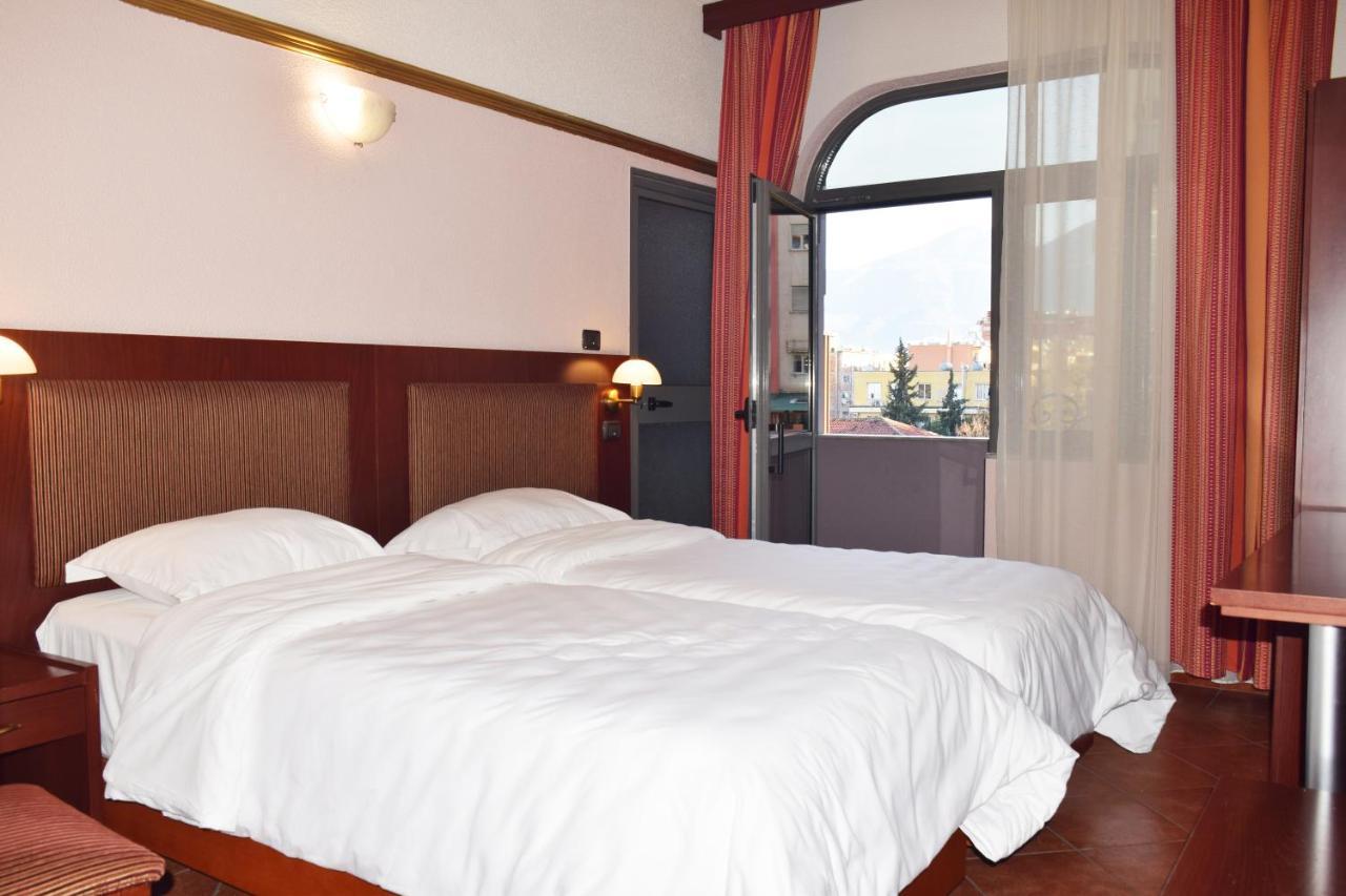 Hotel Elysee ติรานา ภายนอก รูปภาพ